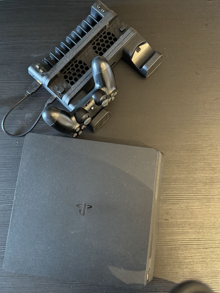 Ps4 slim z jednym padem