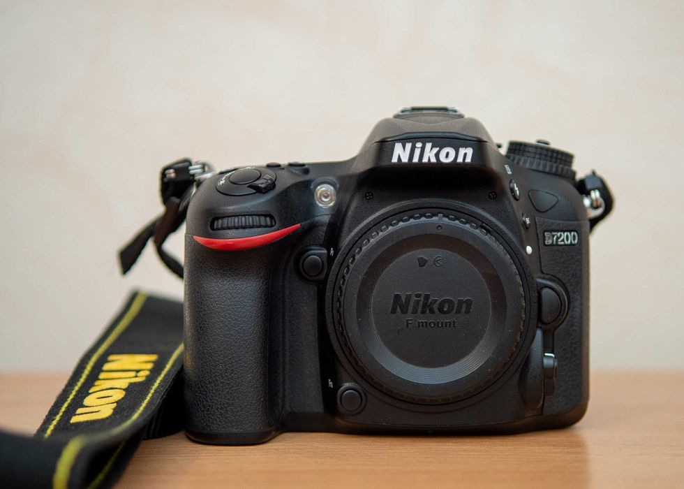 Продам Nikon D7200 — всего 15 928 кадров! + Nikon 17-55mm f/2.8G.