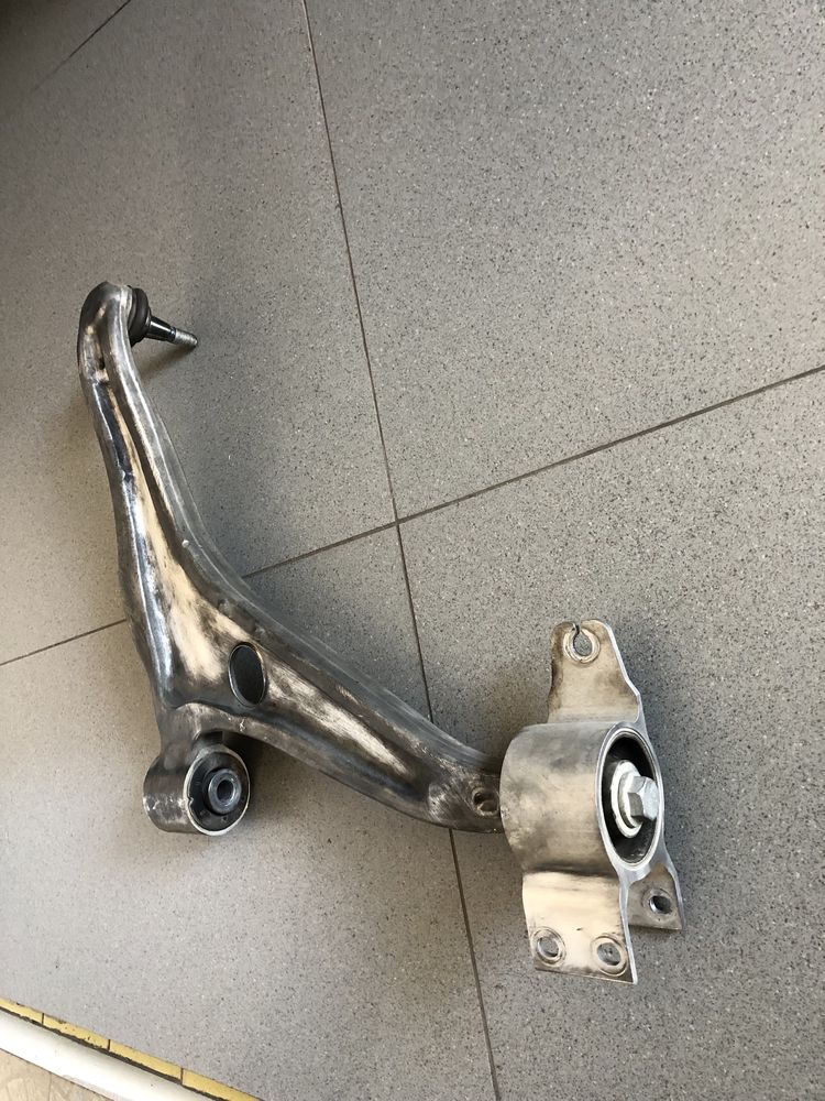 Braço suspencao transversal mercedes cla