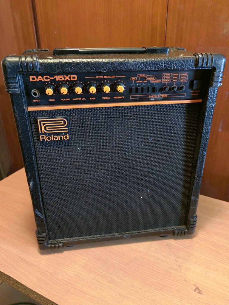 Wzmacniacz gitarowy typu combo Roland DAC-15XD