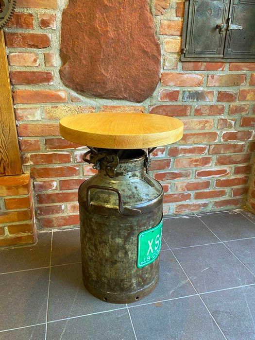 Stół kawowy, ekspozycyjny, antyk, industrialn