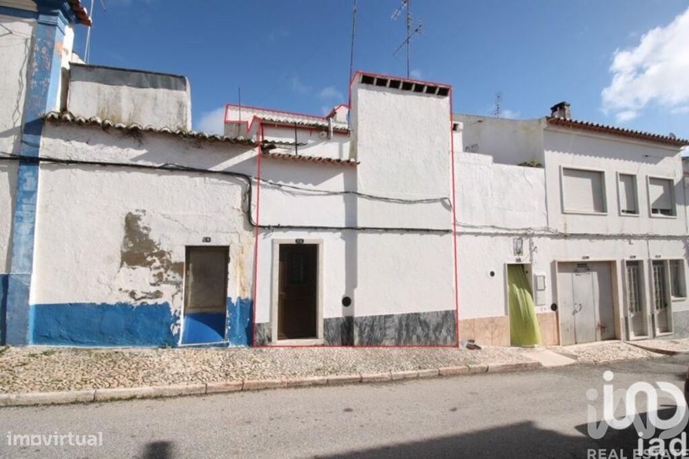 Casa tradicional T2 em Borba (São Bartolomeu) de 59,00 m2