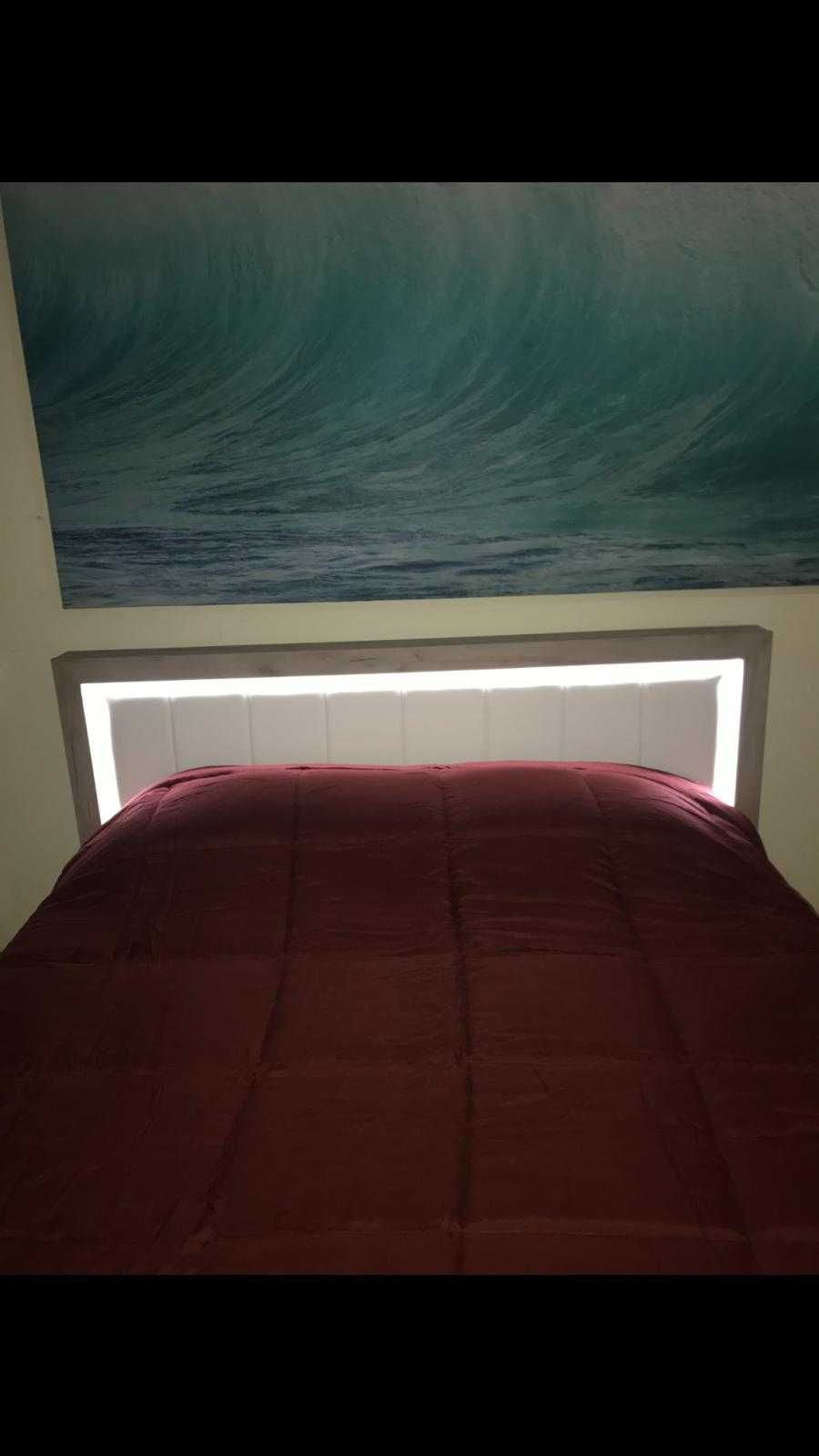 Cama King como nova sem colchão