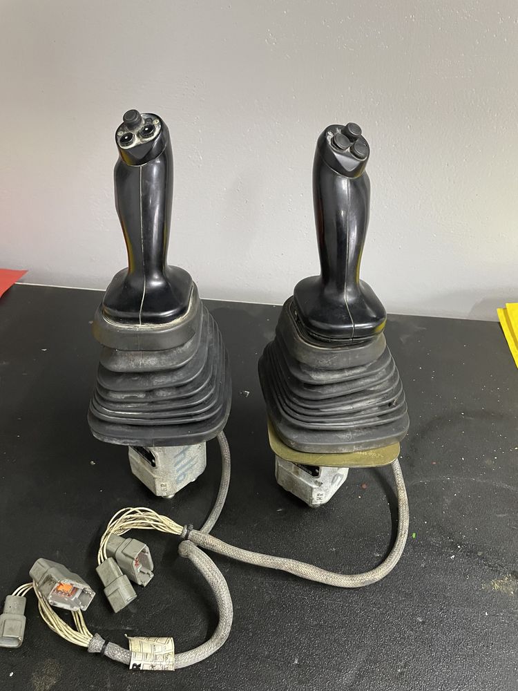Joysticki do koparki liebherr 904, 914, 924 C