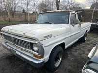 Ford F250 pickup 5.9 V8 automat RWD 1970r