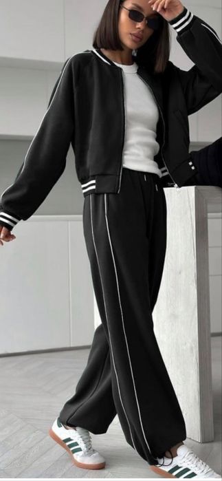 Жіночий костюм з бомпером