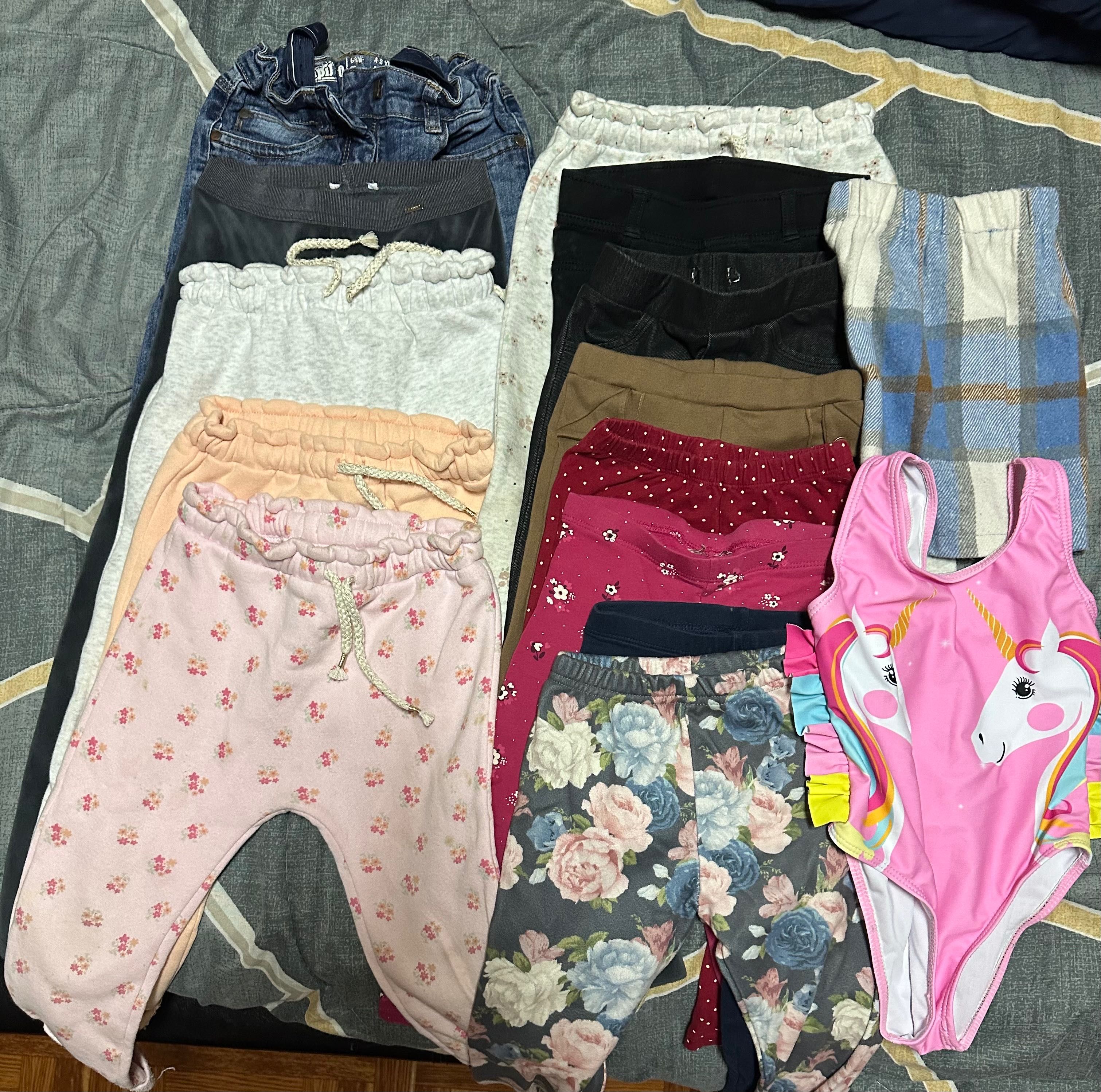 Pack de de várias calças ou leggings e um fato banho