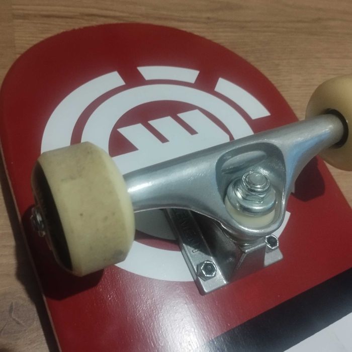 Skate element muito novo