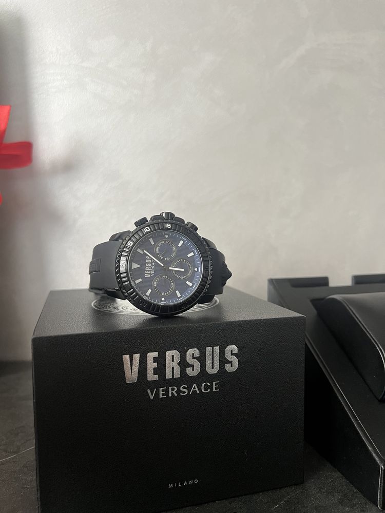 Продам мужские часы Versus