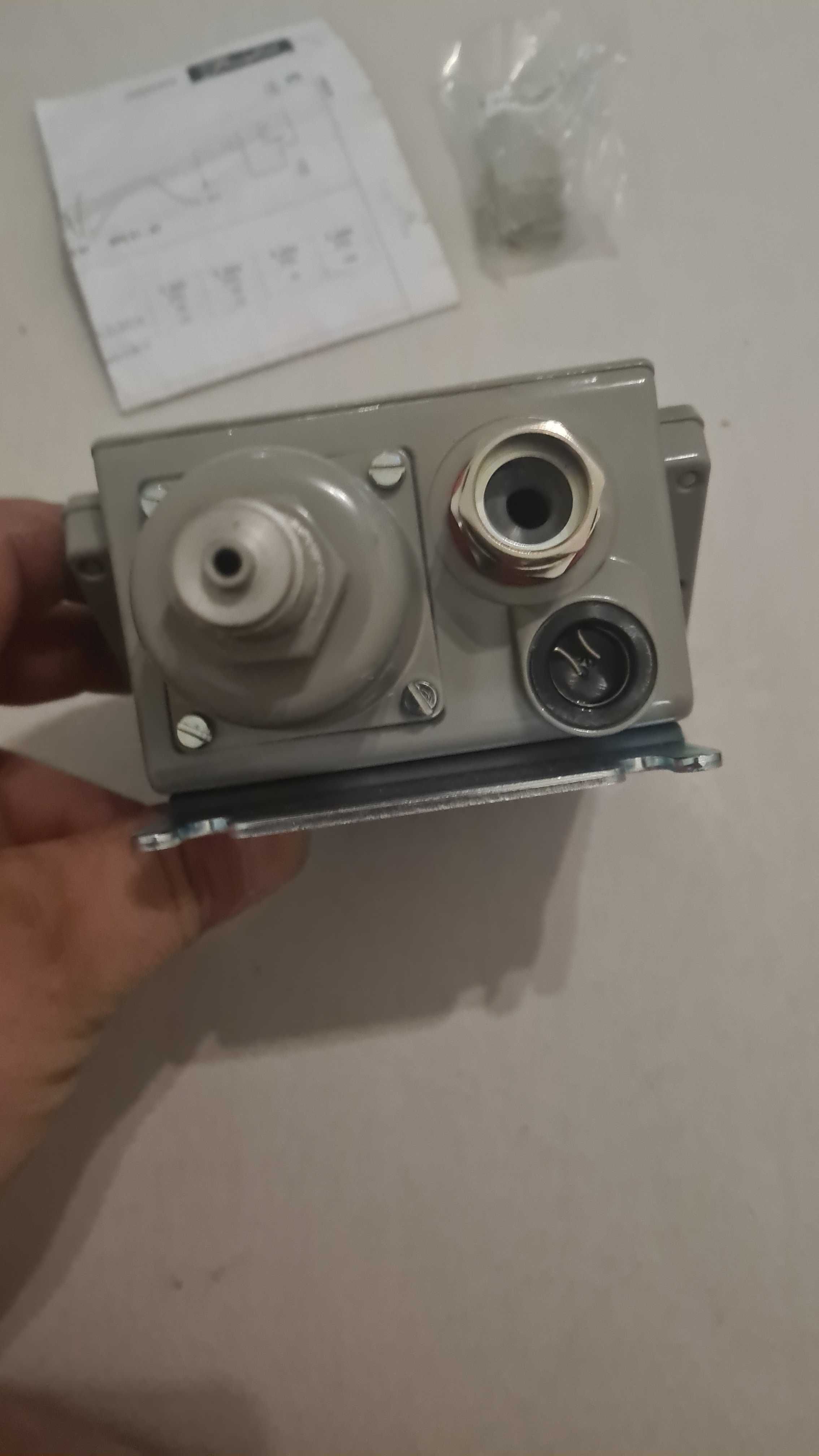Wyłącznik ciśnieniowy Danfoss KPS 33 3/8"