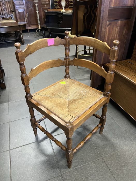 Krzesełko narożne/siedzisko z plecionki