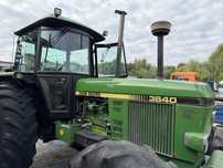 Трактор John Deere 3640