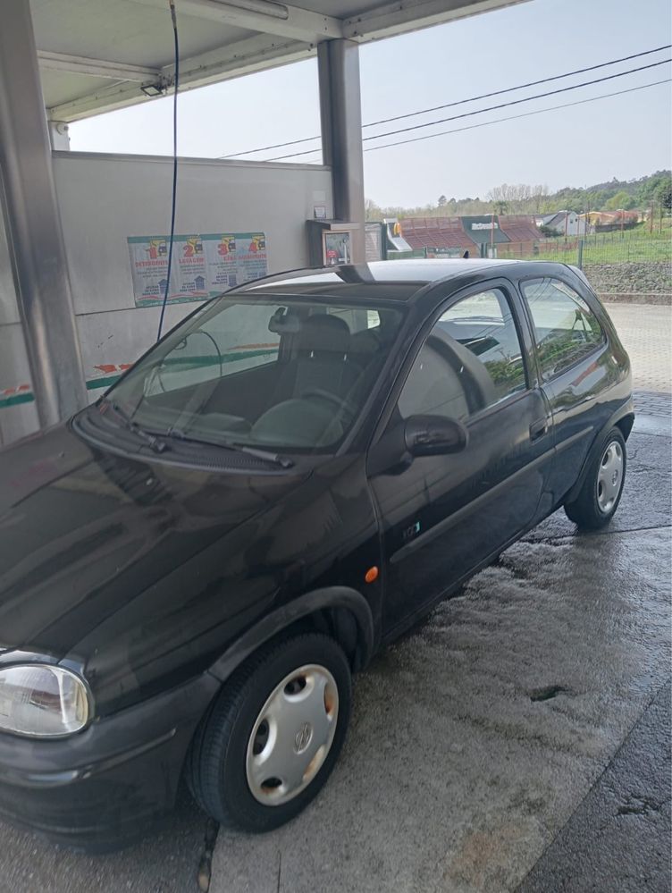 • Opel Corsa 1000