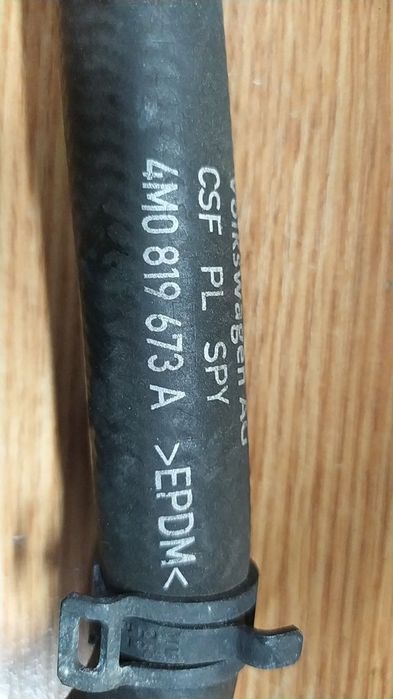 Audi q7,Cayenne 9y0 патрубок охолодження 4m0819673a