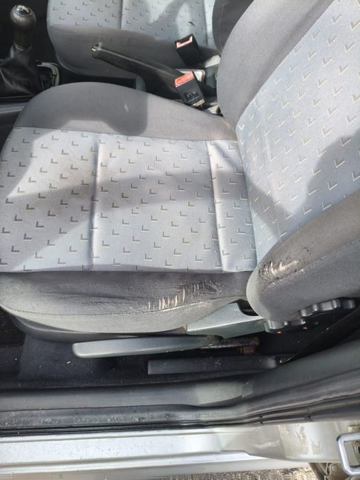 Skoda Octávia combi cinzento 1.4. 16v 2001