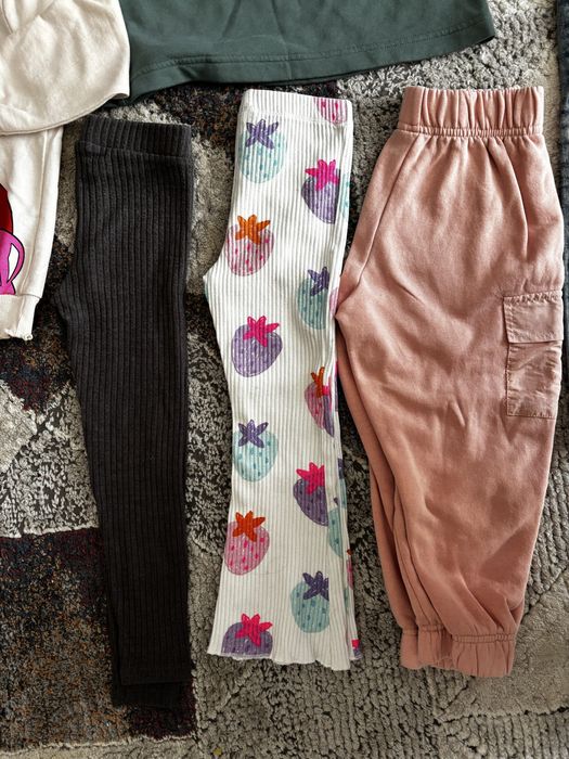 Paka! Zestaw ubrań ZARA rozmiar 110 – bluzy, spodnie, piżamka, jeansy