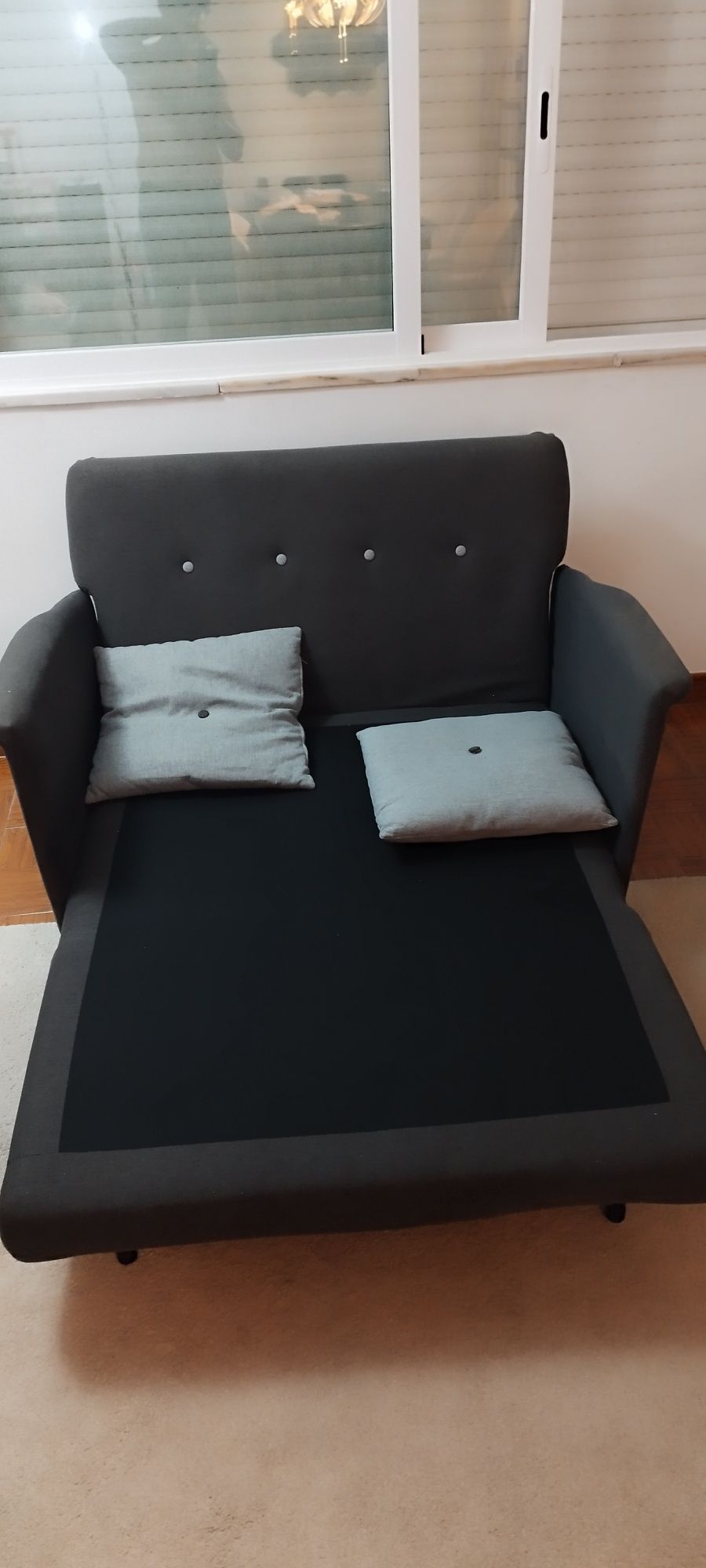 Sofá cama com encosto ajustável