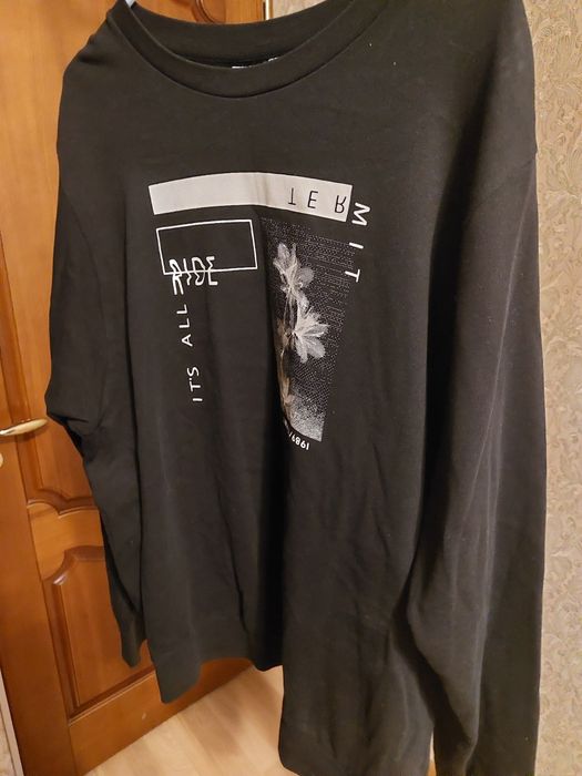 Комлект: свитшот( двунитка) и штани з лампасами на резинці.