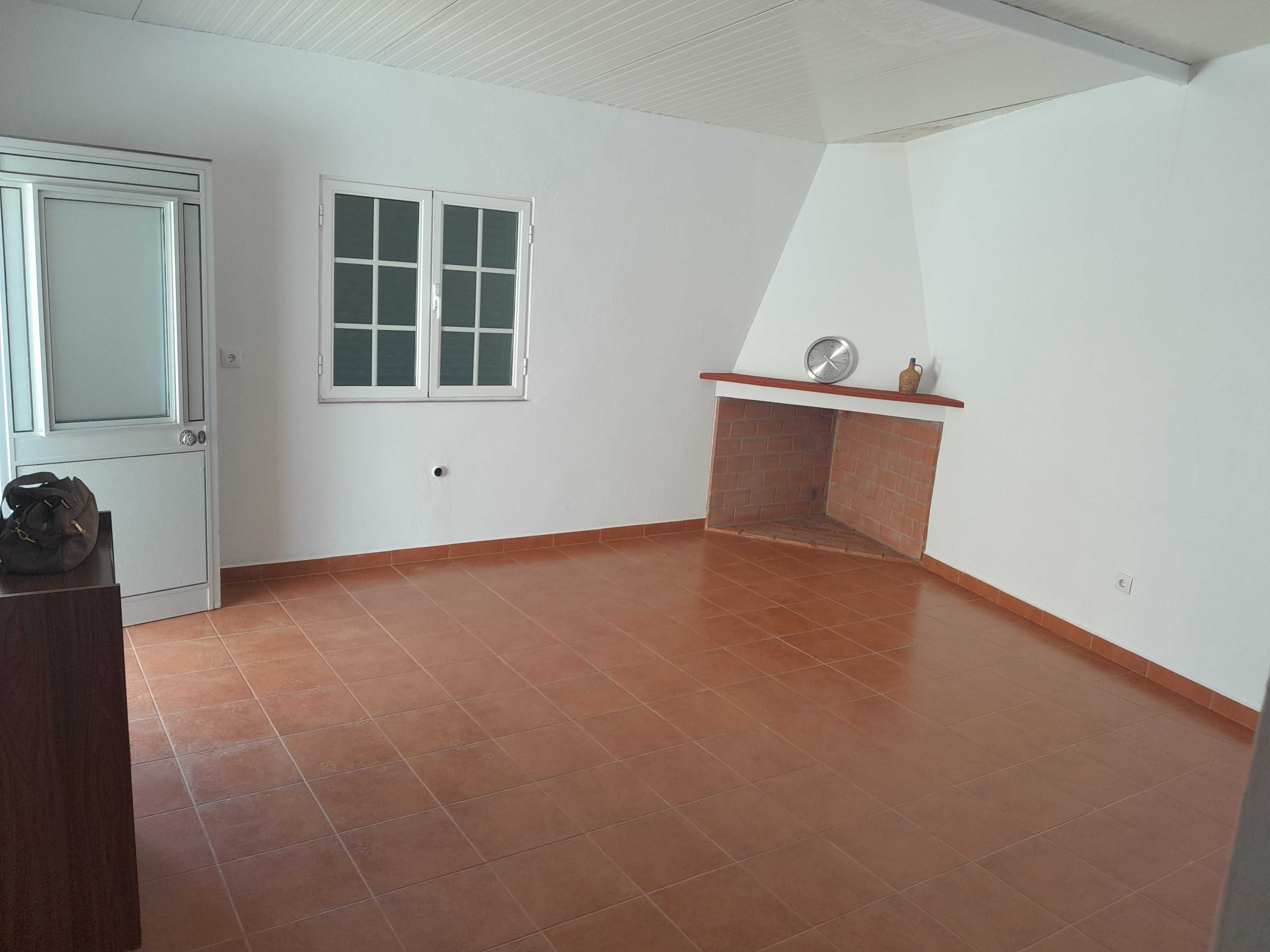Moradia Pronta a Habitar  C/ quintal - Sobral da Adiça
