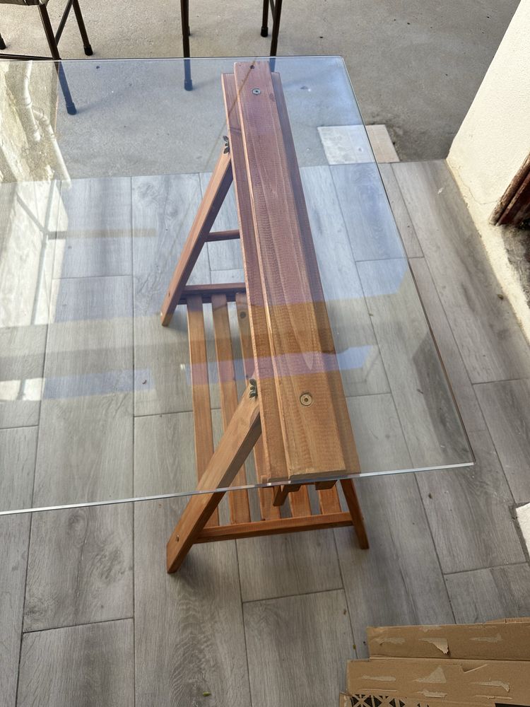 Mesa de Vidro com cavaletes