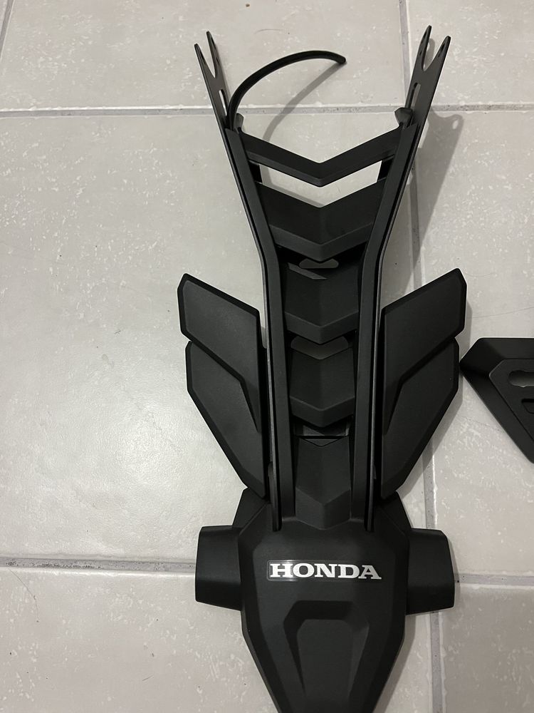 Suporte de Matricula CB650R (Original)
