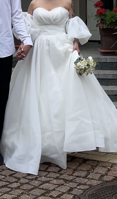 Продам весільну сукню