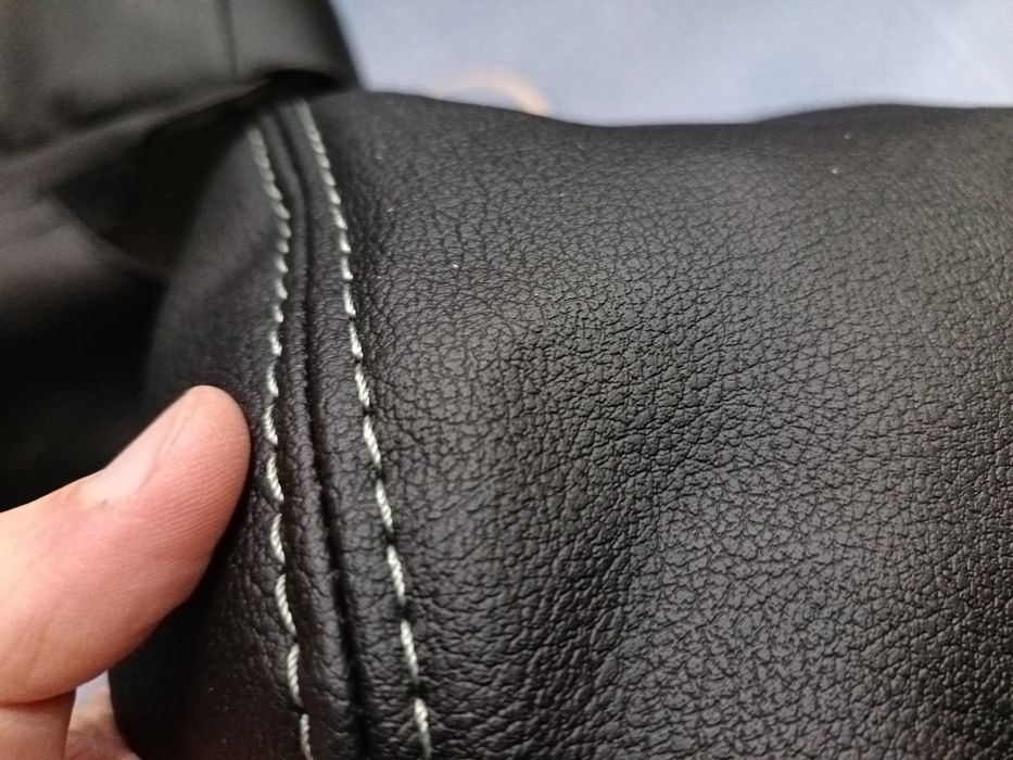 Чехлы на подголовник (комплект) из кожезаменителя для Renault Grand Sc