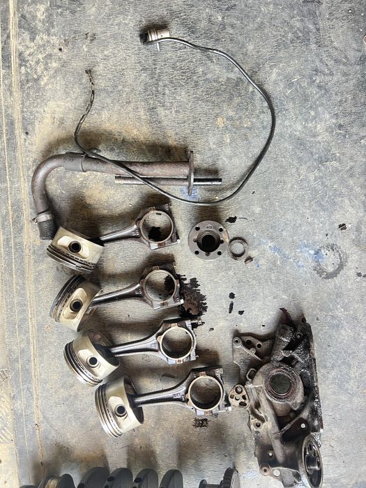 Поршні Колінвали блоки. Опель  Вектра а  Астра ф Кадет1.6 1.3 1.8 2.0