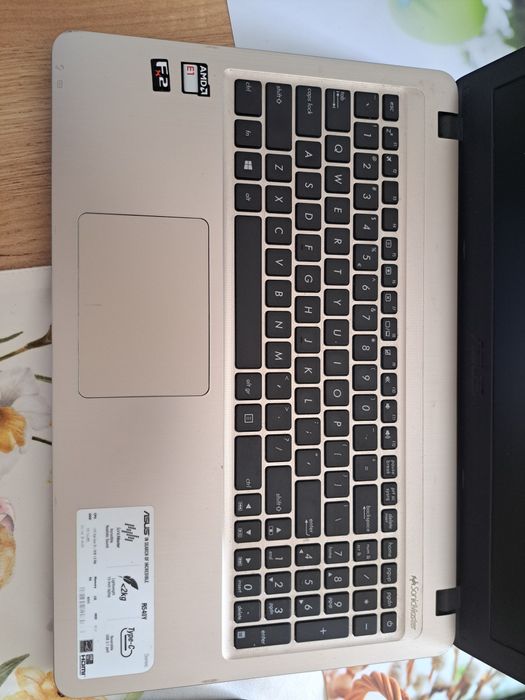 Laptop Asus R540Y, 15,6", 4GB, 240SSD, proc.AMD E1, stan idealny