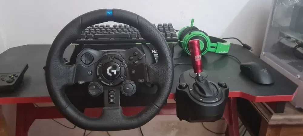 Volante Logitech G923 + Cambio manual *VERSÃO DE PS4/PS5 E PC*