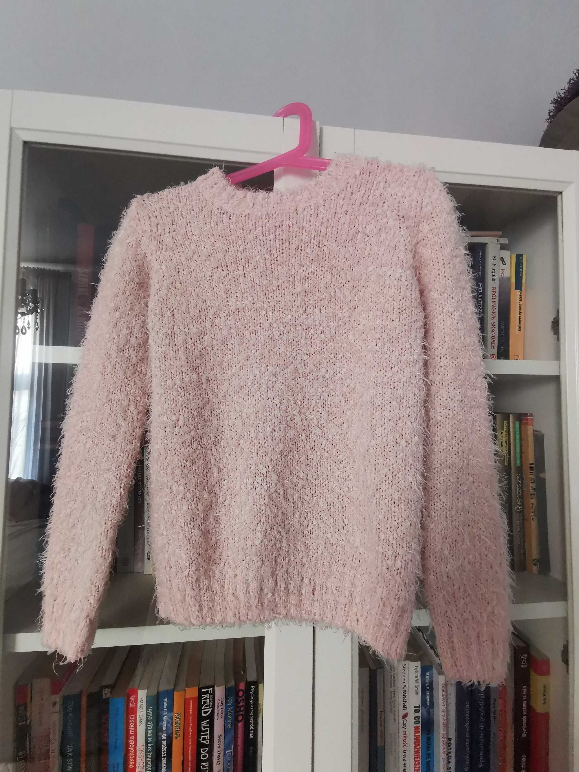 Sweter puchaty pudrowy róż r.134