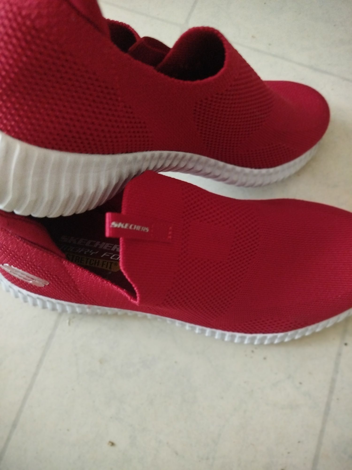 Продам кросівки skechers