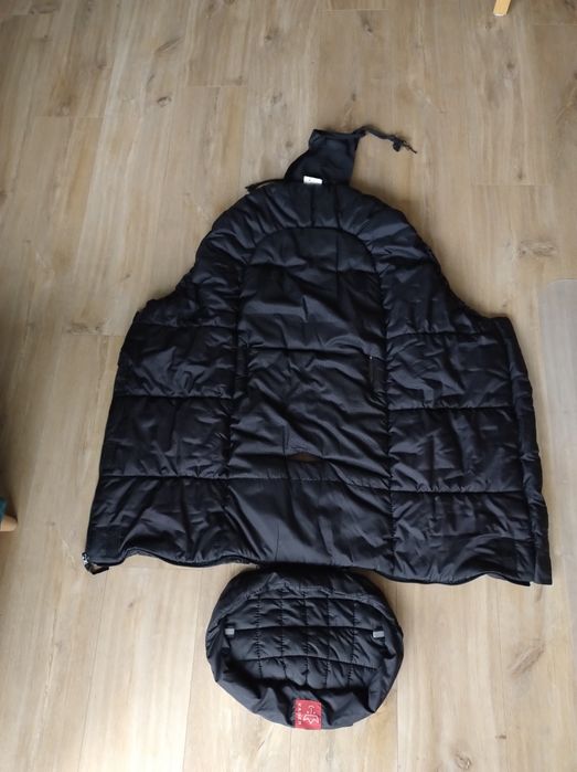 Czarny uniwersalny zimowy śpiworek do wózka Kaiser