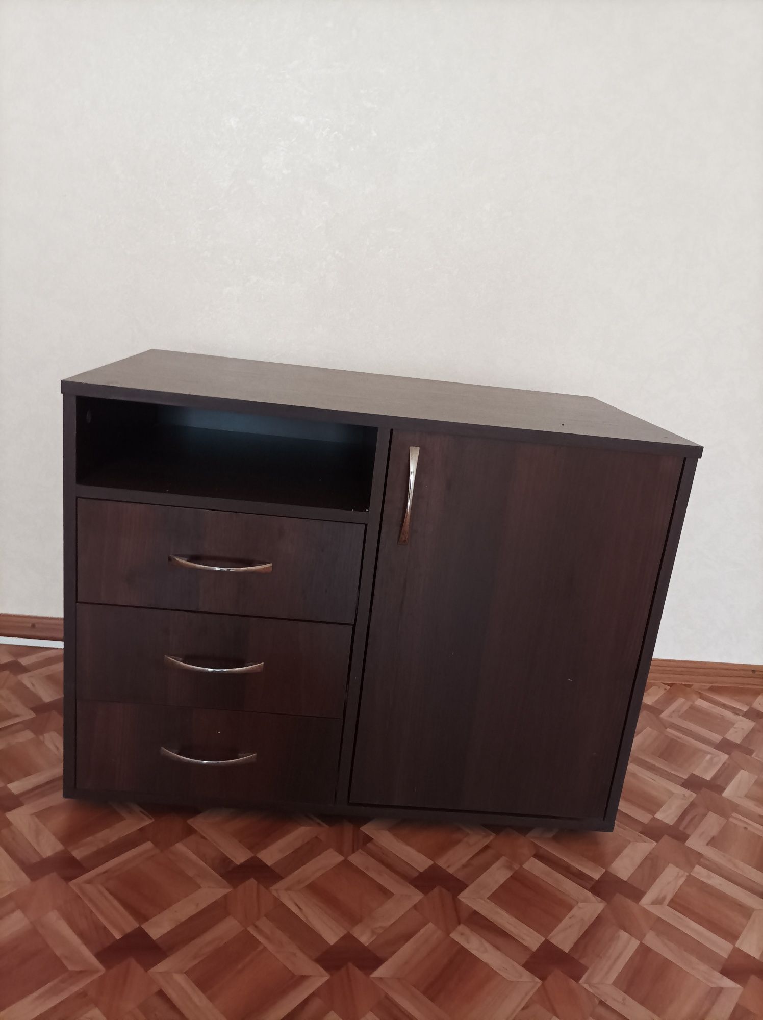 Продам тумбочку под телевизор
