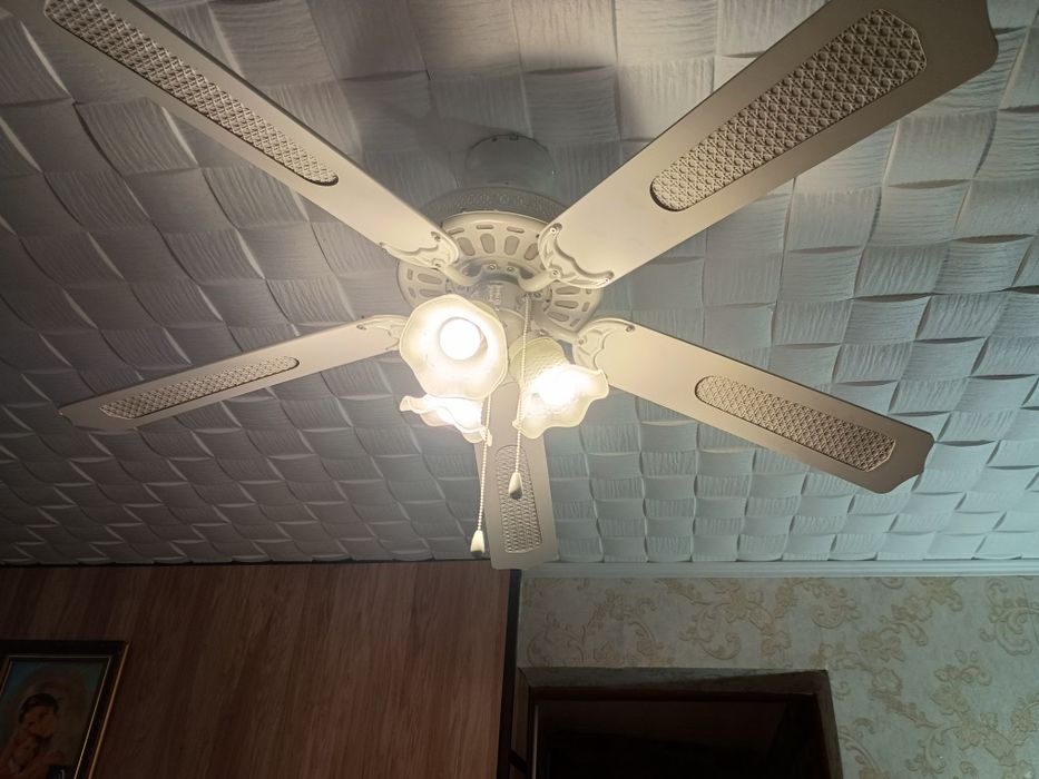 Żyrandol z wiatrakiem