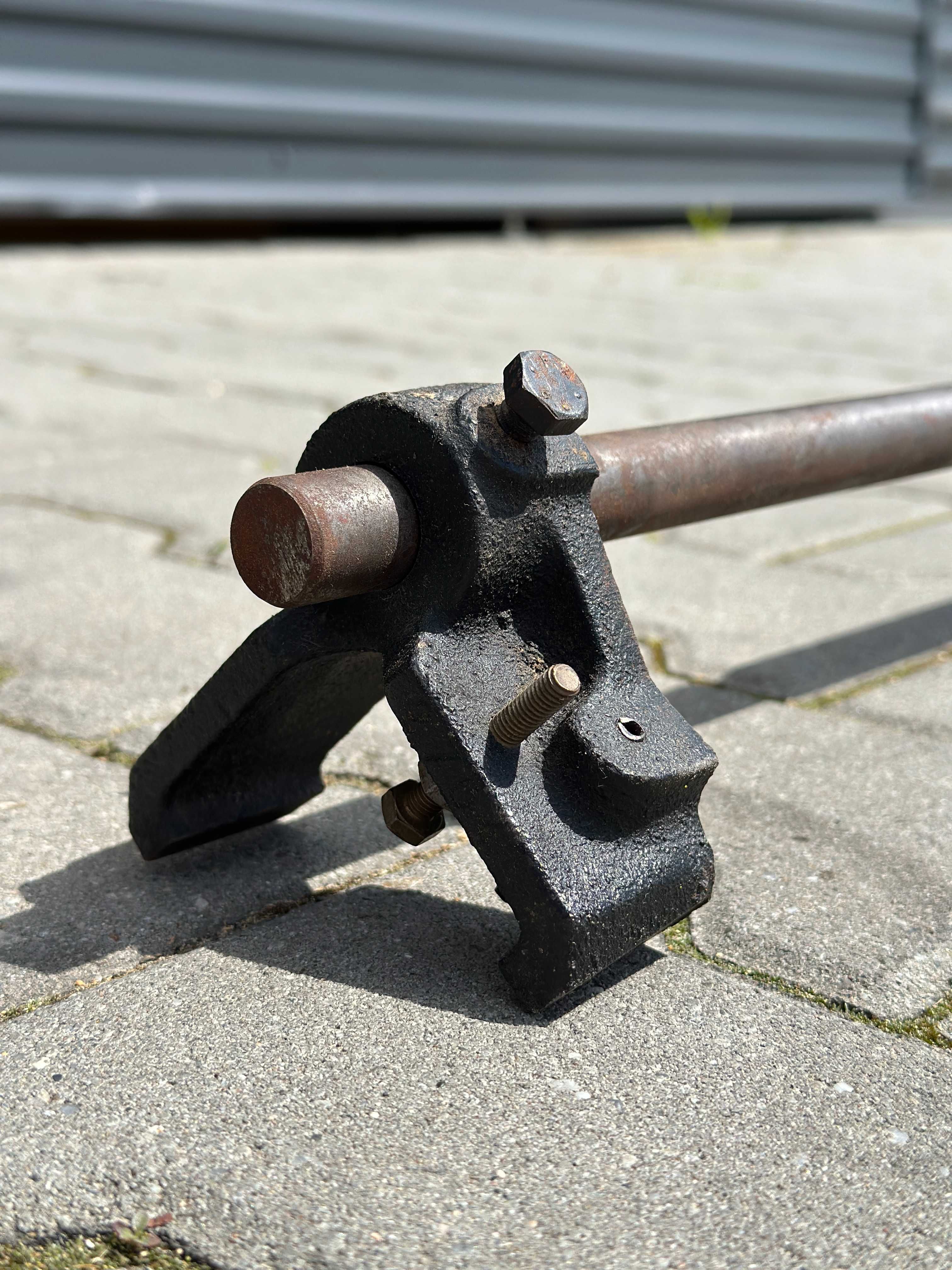 A331. Ustawiacz noży w grubościówce 410 mm