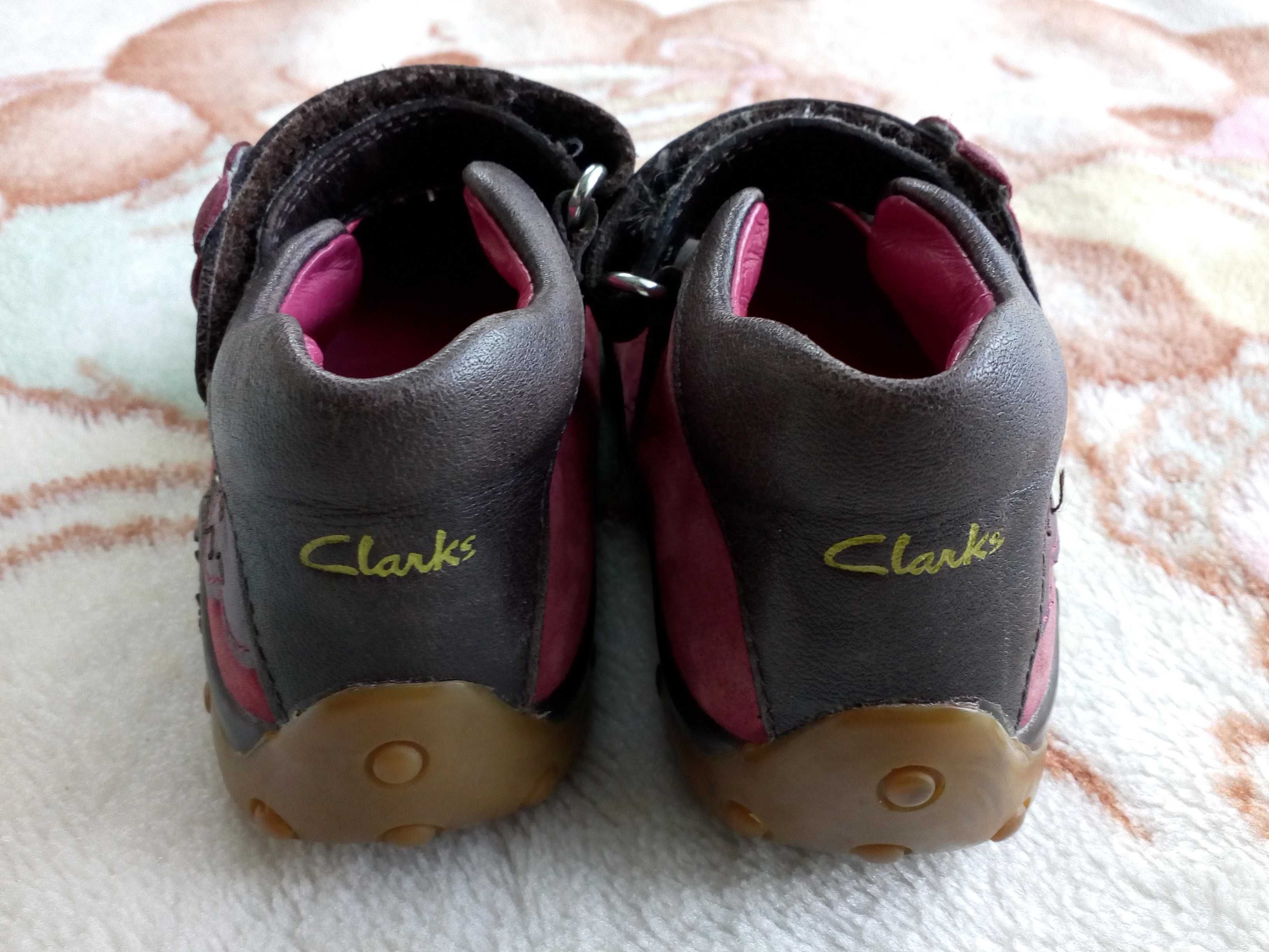 Eleganckie skórzane buty rzepy baleriny Clarks 24 w kwiatki jak nowe