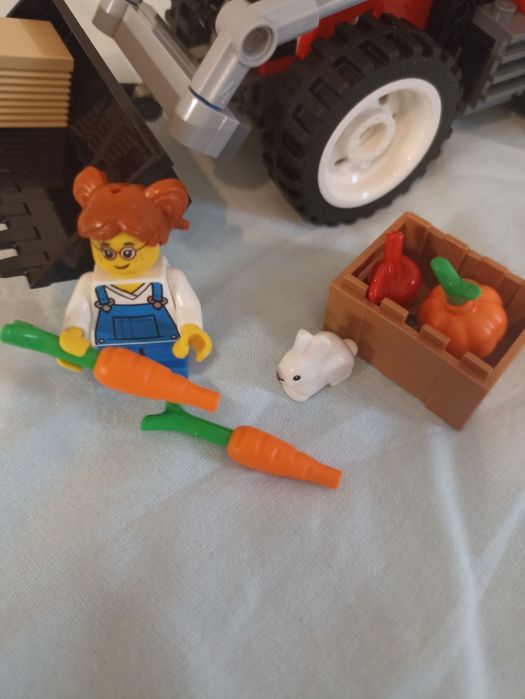 Trator vermelho - lego city 60287