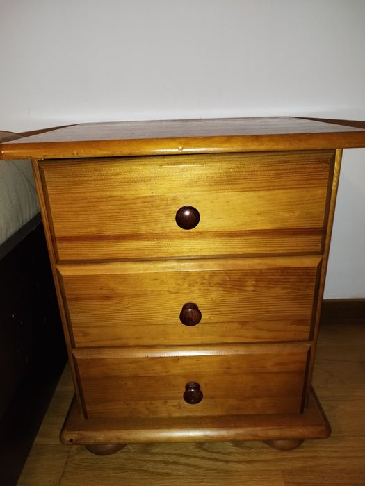 Conjunto de cama, mesas de cabeceira e comoda de quarto