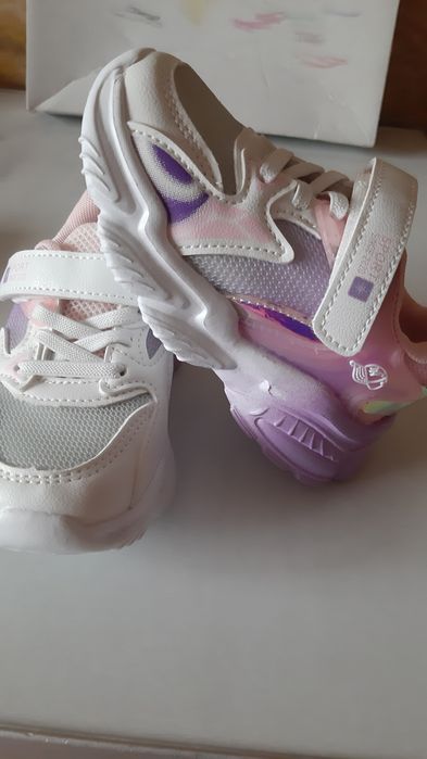 Кросівки на дівчинку