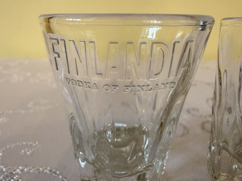 Kieliszki Finlandia Vodka tłoczone – 2 sztuki Grube szkło Eleganckie