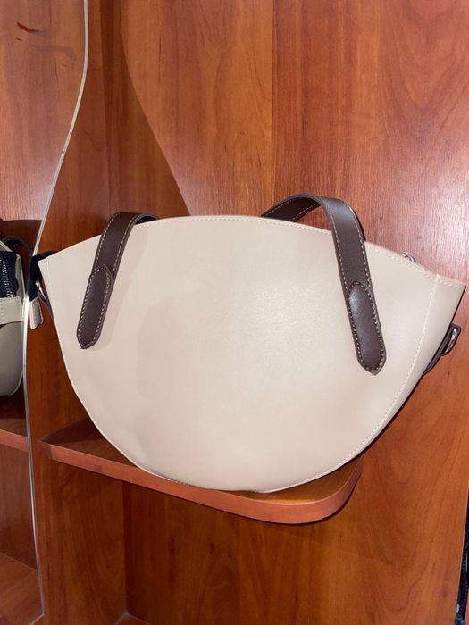 Жіноча напівкругла сумка