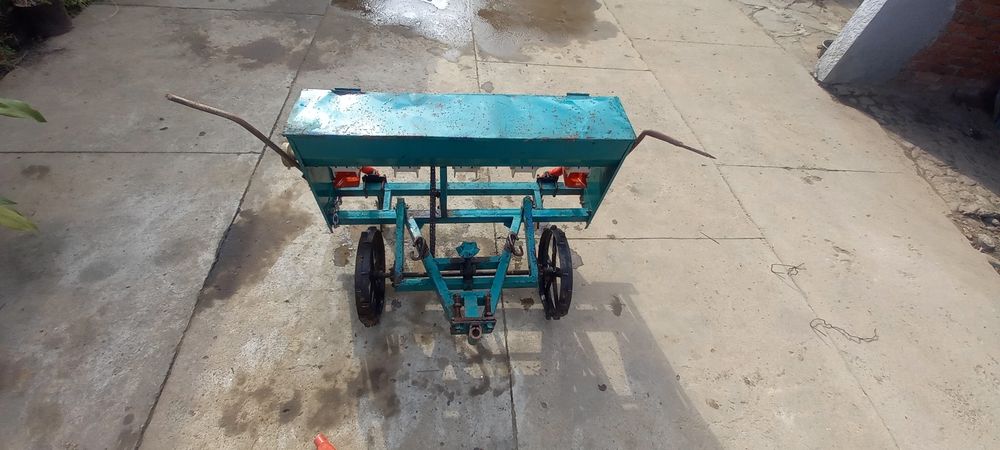 Сівалка для кукурудзи до мотоблока