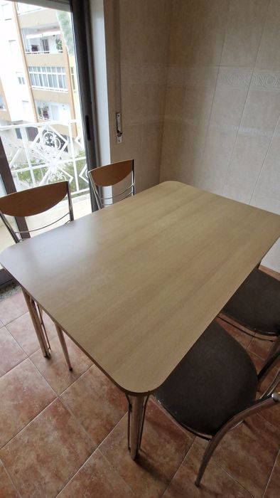 Mesa cozinha com 4 cadeiras