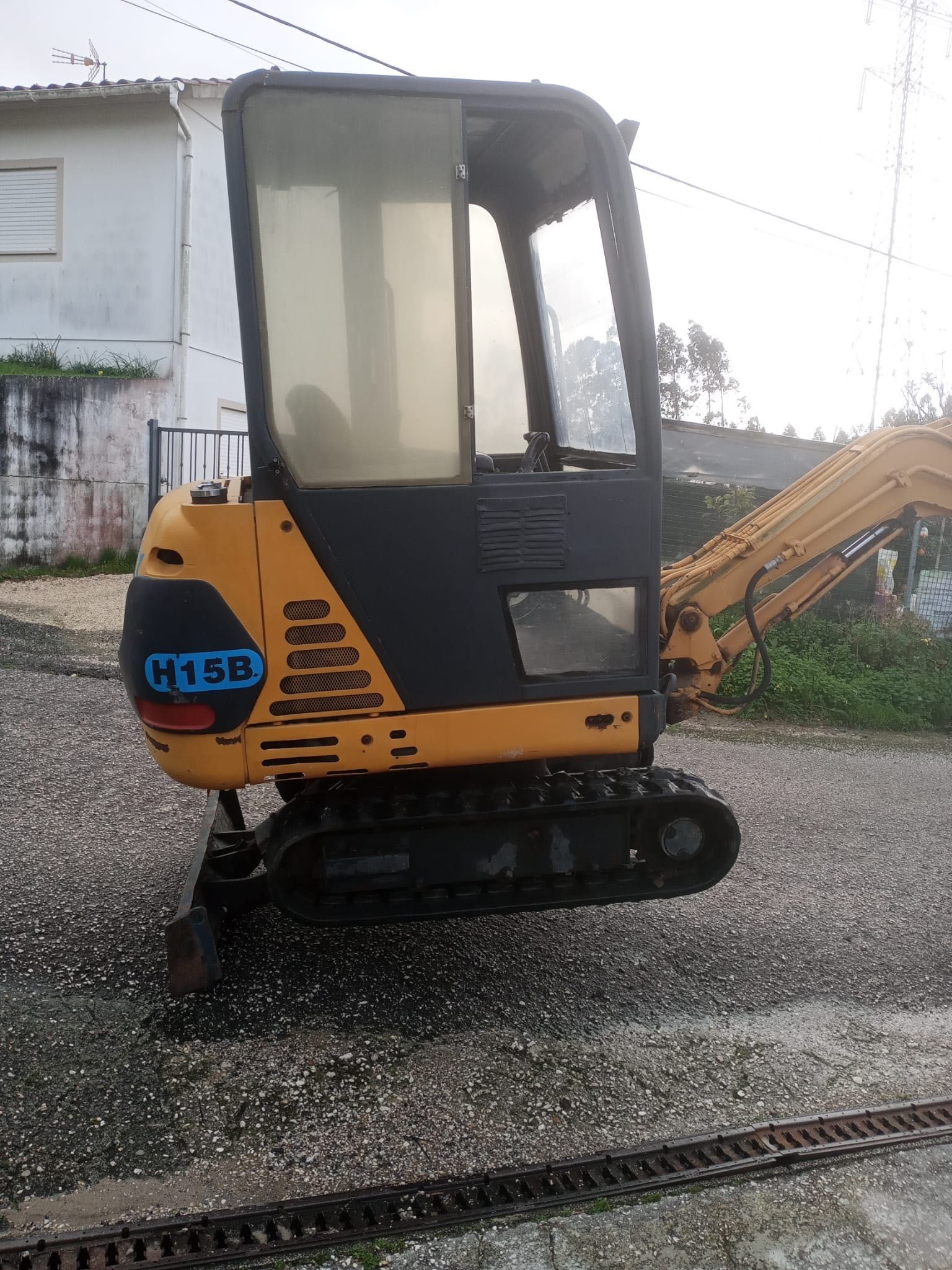 Mini giratória Hanix H15B