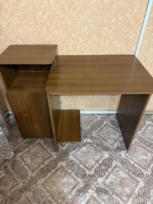 Компʼютерний стіл