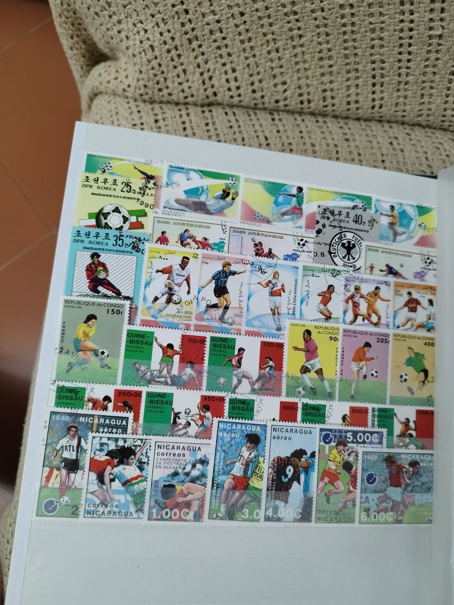 Classificador com 250 selos diferentes temática futebol
