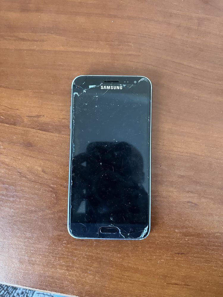 Iphone 7, Realmi C30 , Samsung Galaxy J2
