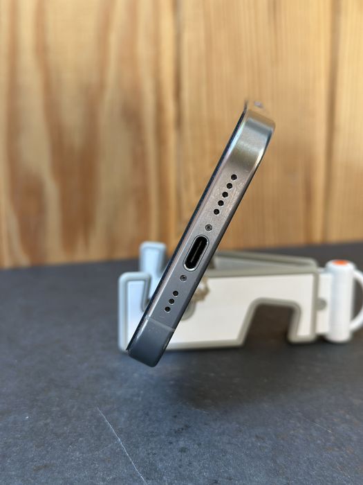 iPhone 15 Pro Natural Titanium в гарному стані