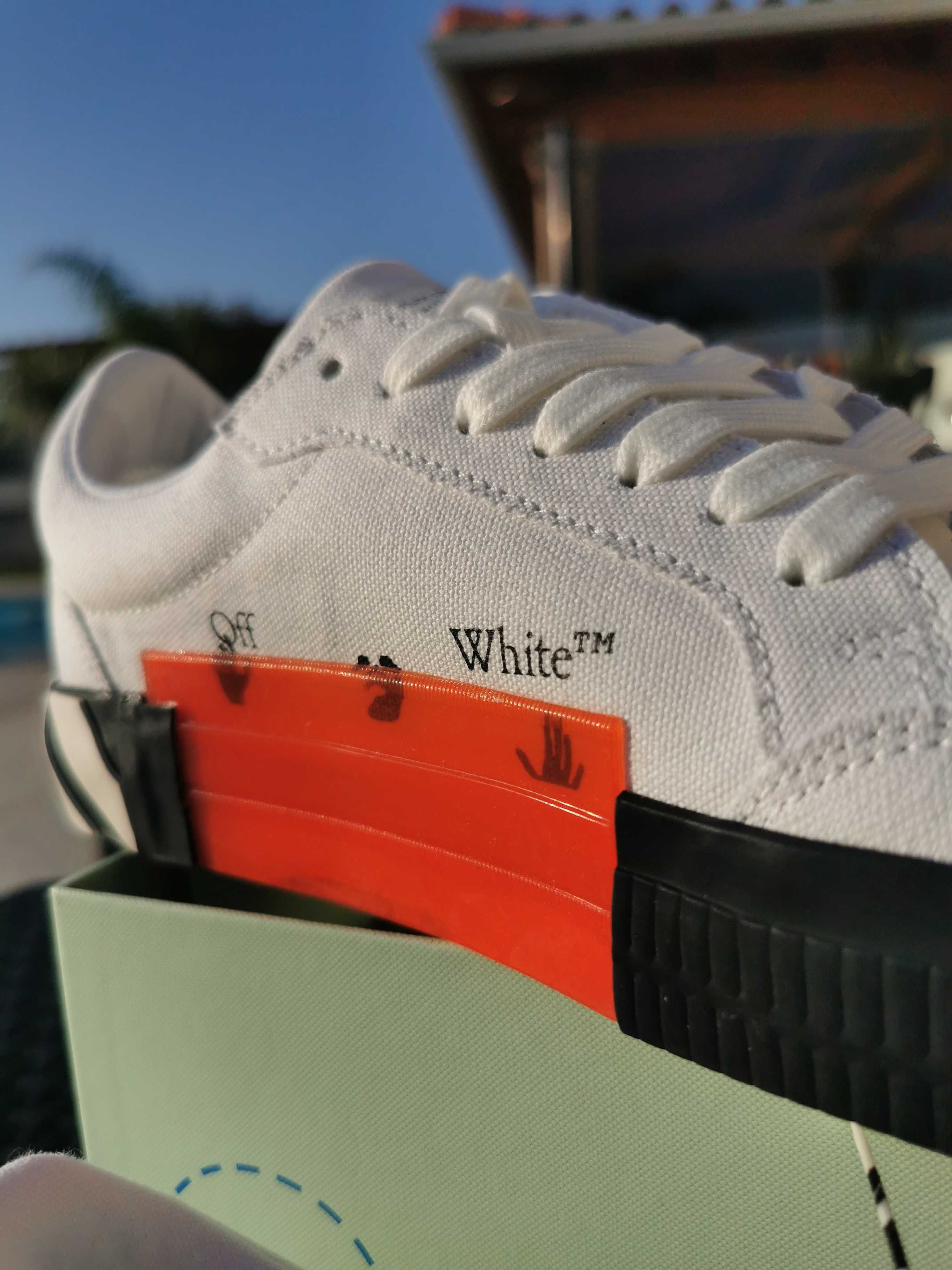 Off-White Low Vulcanized canvas sneakers